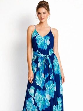 mesh embroidered maxi dress saemdi Mesh Floral Dress in Black – Isalis main image 0